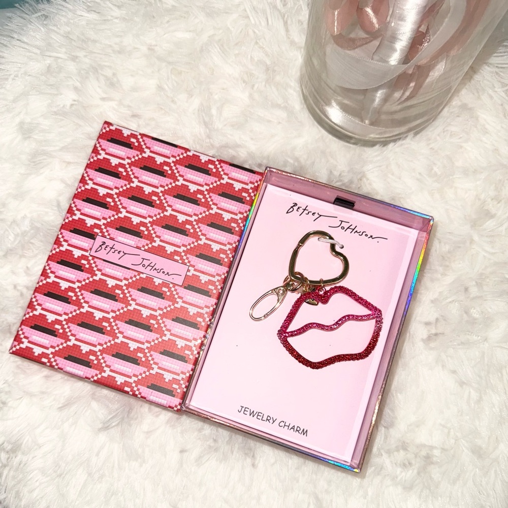 ❌ SOLD ❌ NIB - Betsey Johnson Red Crystal Lips Jewelry Charm